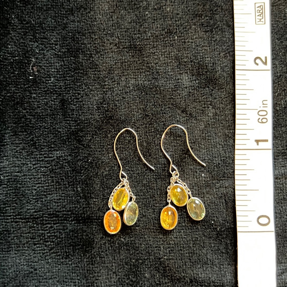 10k white gold and sapphire stones. EUC